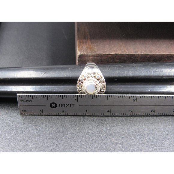 Size 5.5 Sterling Silver Orb Pattern White Shell Dainty Band Ring - Picture 6 of 7